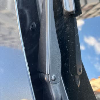 BMW 318d'de Silecek Ve Kapı Fitilindeki Kusurlar Hayal Kırıklığı Yarattı