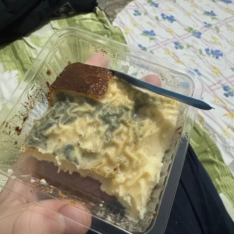 Küflü Tatlı Teslimatıyla Hayal Kırıklığı