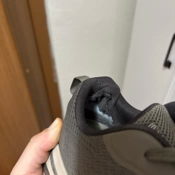 Skechers Ayakkabıda 2 Ayda Yırtılma Ve Olumsuz İnceleme Sonucu Hayal Kırıklığı Yarattı