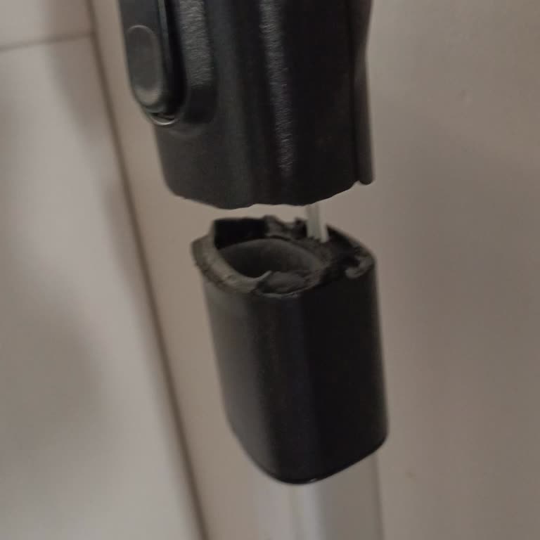 Philips SpeedPro Max Dikey Süpürgede Tekrarlayan Arızalar Ve Gövde Ayrılması Nedeniyle Mağduriyet