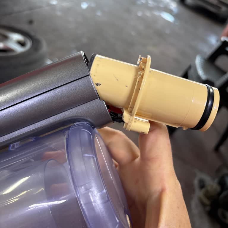 Philips 7000 Serisi Süpürgede Kısa Sürede Ciddi Kırılma Ve İade Talebi