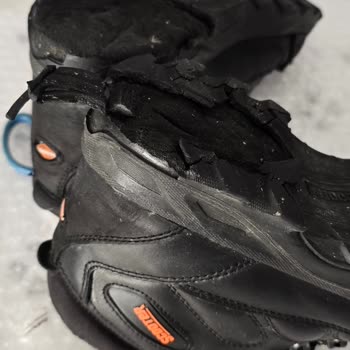 Az Kullanılan Botların Tabanı 4 Yılda Parçalandı, Değişim Talebim Reddedildi