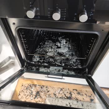 Kapalı Fırında Aniden Patlayan Cam: Güvenlik Ve Kalite Endişesi