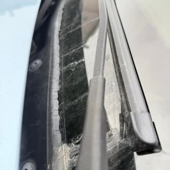 BMW 3.20 Ön Cam Dış Lastiği Kendiliğinden Parçalandı, Ücretsiz Değişim Talebi