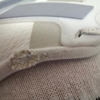 Adidas Ultraboost Ayakkabıda Kısa Sürede Aşınma Ve Yırtılma Sorunu