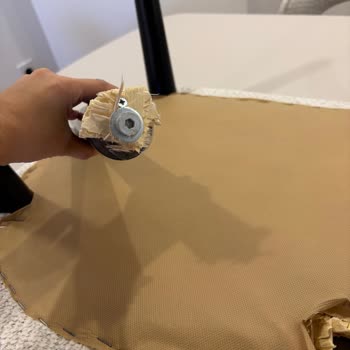 Yeni Alınan Sandalyeler Ve Masa Güvenlik Sorunu Yarattı, Çözüm Bekliyorum