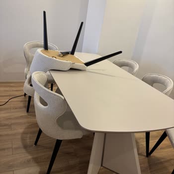 Yeni Alınan Sandalyeler Ve Masa Güvenlik Sorunu Yarattı, Çözüm Bekliyorum