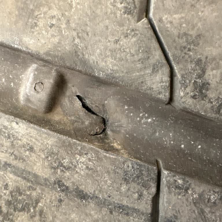 Zorlu Center İstanbul Otopark Çıkışında Aracımın Lastiği Zarar Gördü