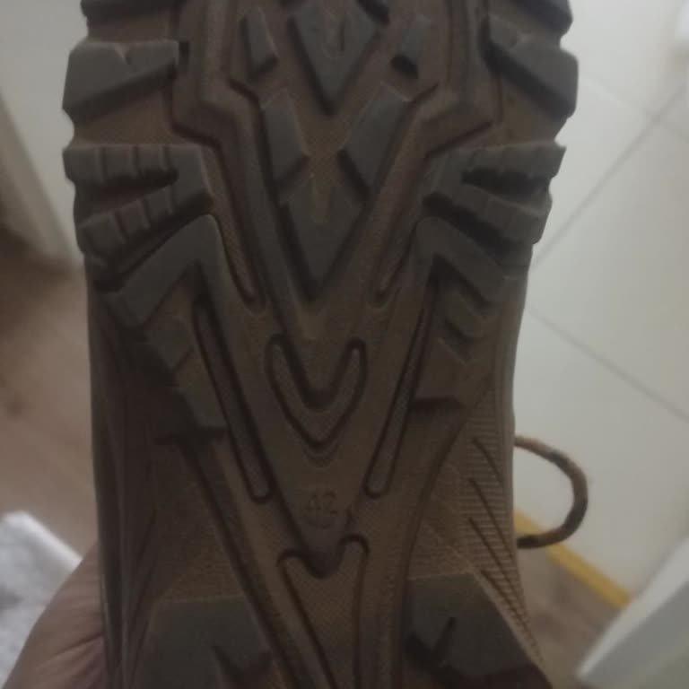 FLO Ayakkabı Ayıplı Ürün ve Mağazanın İlgisizliği