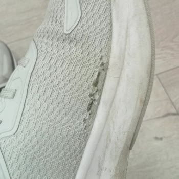 Kısa Sürede Yırtılan Puma Ayakkabı İçin FLO’dan Yetersiz İnceleme Ve Müşteri Mağduriyeti