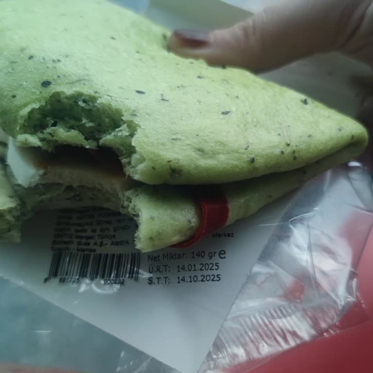 Ajet Uçuşunda Uzun Rötar Ve Son Kullanma Tarihi Geçmiş Sandviç Mağduriyeti