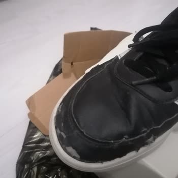 Adidas Ayakkabının Tekinde Deri Soyulması Ve Kullanıcı Hatası Yanıtı