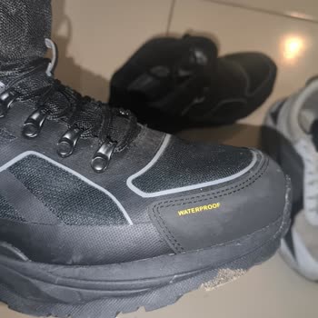 Compré las botas Dockers impermeables y se mojaron en dos días