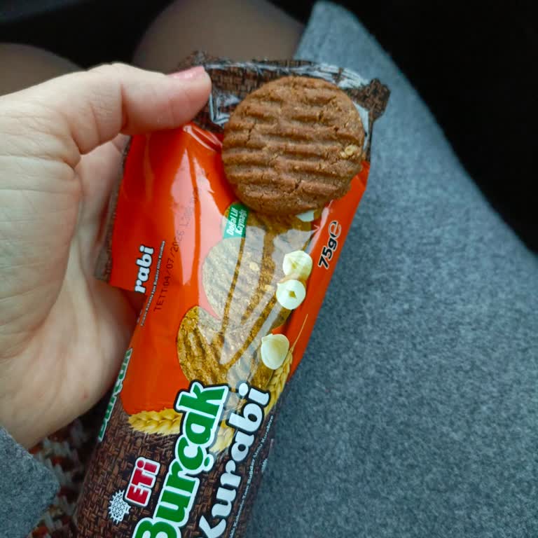 Eti Burçak Yer Fıstıklı Bisküvide Yanık Ve Acı Tat Hayal Kırıklığı Yarattı