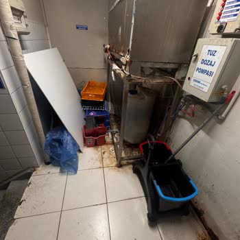 Carrefour SA Konyaaltı Mağazasında Süregelen Hijyen Sorunları Ve Yetersiz Temizlik