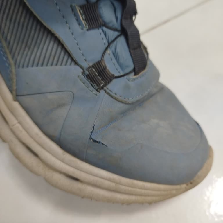 Kısa Sürede Yırtılan Ve Koku Yapan Ayakkabı İçin Mağduriyet Yaşıyorum