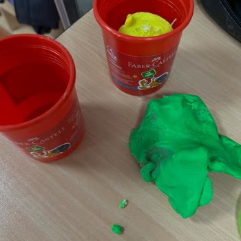 Çocuk Oyun Hamurunda Cam Parçası Tehlikesi: Güvenlik Açığı Ve Sorumluluk Talebi