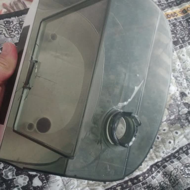 Kiwi Halı Yıkama Makinesinin Temiz Su Haznesi Kendi Kendine Kırıldı, Garanti Kapsamında Destek Bekliyorum