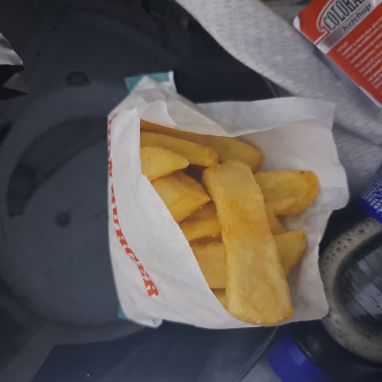 Saloon Burger Yanlış Ve Eksik Ürün, Sağlık Durumum Göz Ardı Edildi, Ücretim İade Edilmedi!