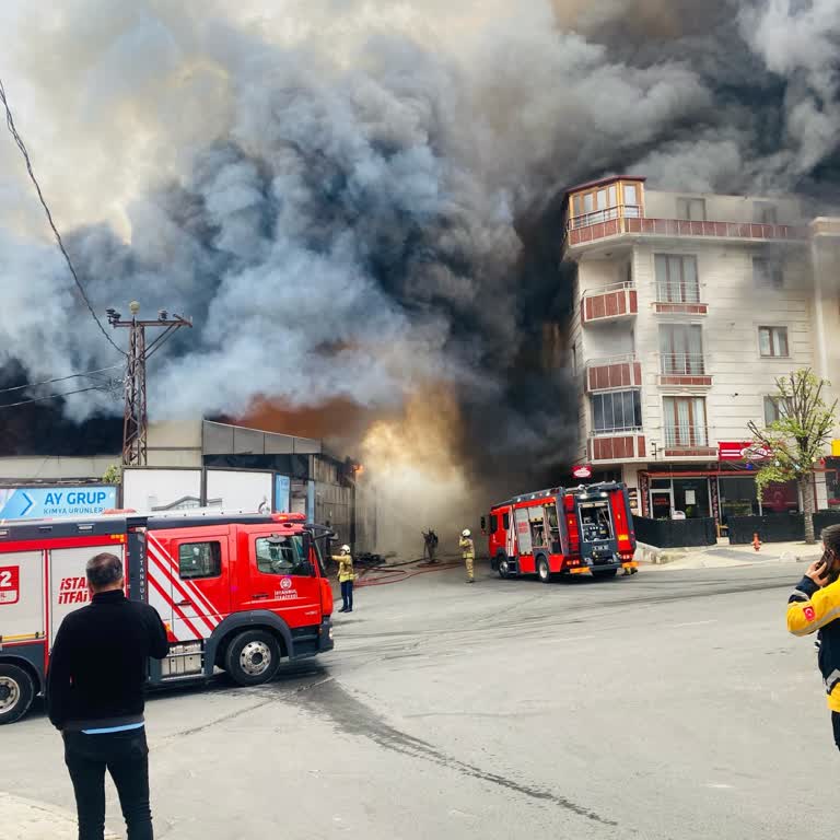 Kaçak Fabrika Yeniden İnşa Ediliyor, Mahallemizin Güvenliği Tehlikede!