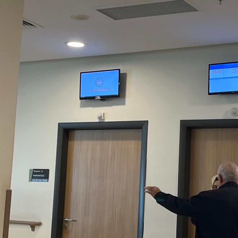 Doktoru Görmeden Saatlerce Bekletilmek Ve Bilgilendirilmemek Mağduriyet Yaratıyor