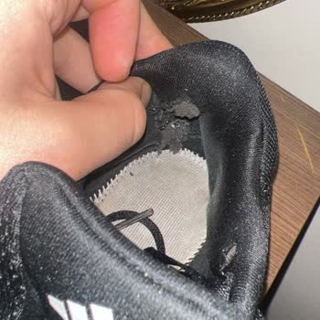 Kısa Sürede Renk Solması Ve Yıpranan Ayakkabıda Değişim Talebi