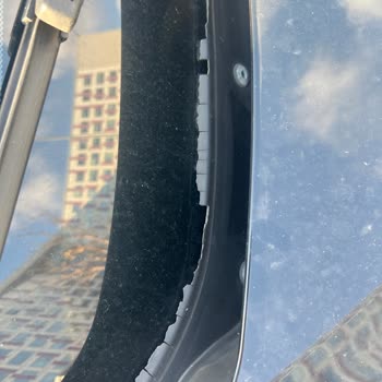 BMW 316i Ön Cam Fitil Çatlakları İçin Ücretsiz Değişim Talebi