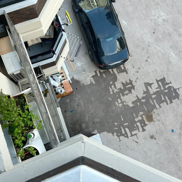 Klimanın Montaj Hatası Nedeniyle Alt Balkona Yoğun Su Damlaması Ve Acil Servis İhtiyacı