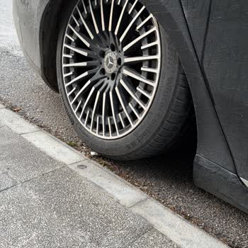 Mercedes EQS 580'de Güvenlik Endişesi: Salıncak Arızası Ve Sorumluluk Reddi