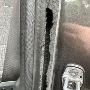 Citroen C4X Araçta Kapı Fitili Ve Cam Çıtası Sorunları Garanti Kapsamında Çözülmüyor