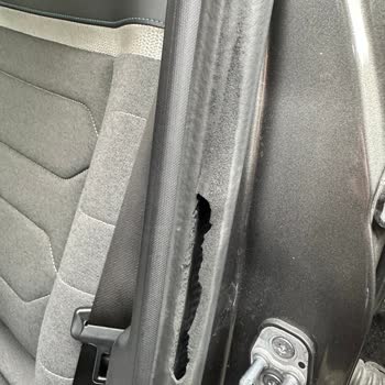 Citroen C4X Araçta Kapı Fitili Ve Cam Çıtası Sorunları Garanti Kapsamında Çözülmüyor