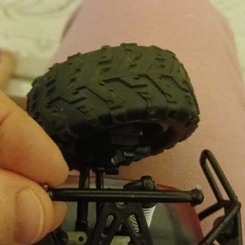 Aldığım Oyuncak Araba İlk Günden Arızalandı, Çözüm Sunulmuyor