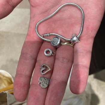 Pandora Charm Kısa Sürede Kırıldı, Mağaza Çözüm Sunmak Yerine Kullanıcıyı Suçladı