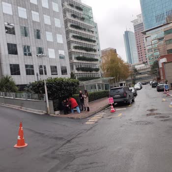 Şişli'de Belirsiz Park Alanı Ve Güvenlik Görevlisinin Olumsuz Davranışı