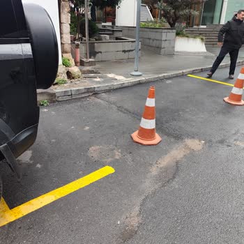 Şişli'de Belirsiz Park Alanı Ve Güvenlik Görevlisinin Olumsuz Davranışı