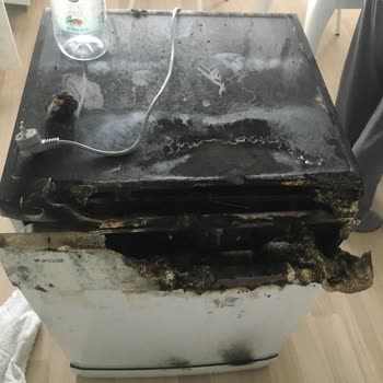 Çalışan Bulaşık Makinesi Bir Anda Yanmaya Başladı Evimizde Panik Ve Hasar Yaşadık