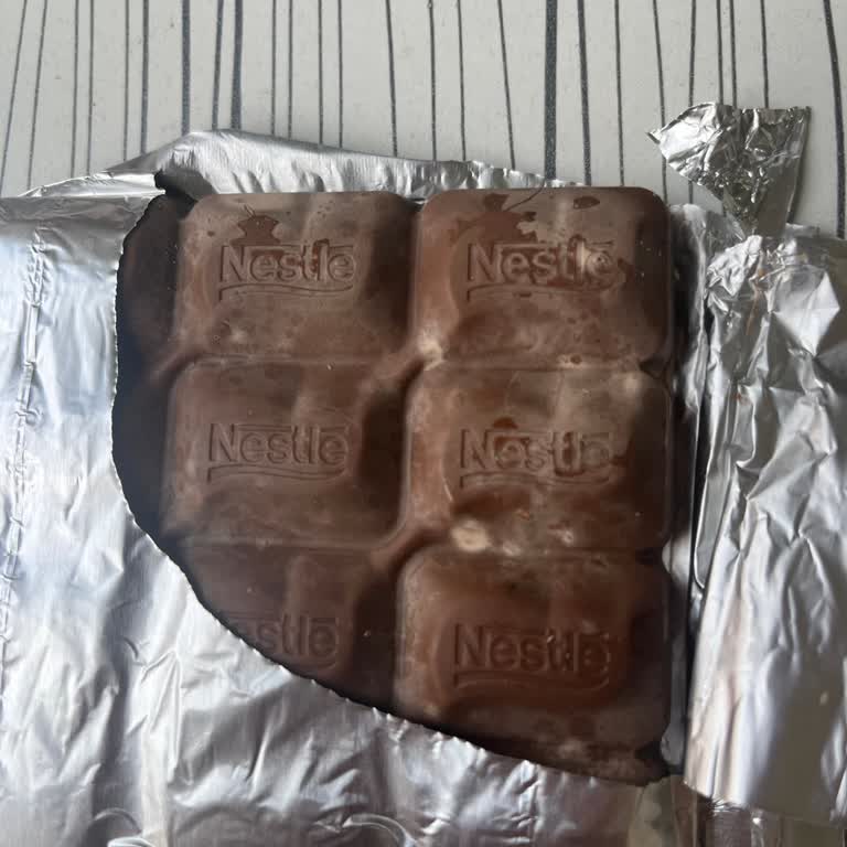 Tarihi Geçmemiş Nestle Damak Çikolatada Küf Ve Kötü Koku İle Karşılaştım