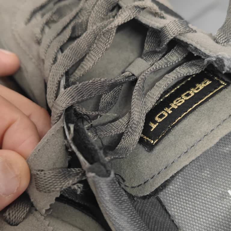 İki Ayda Dikişleri Açılan Ayakkabıya Çözüm Sunulmadı, Mağduriyet Yaşıyorum