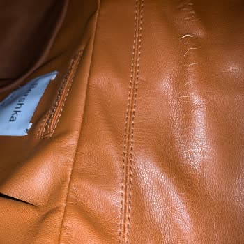 Bershka Deri Cekette Kısa Sürede Çatlama Ve Kalitesizliğe Çözüm Bekliyorum
