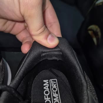 Aldığım Ayakkabı İlk Kullanımda Çorabımı Yırttı, Mağaza Yardımcı Olmadı