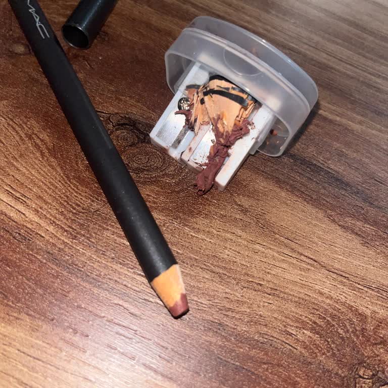 Aldığım Dudak Kalemi Defolu Çıktı: Hızlı İade Veya Değişim Talebim Var