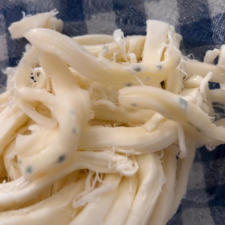 Küflü Peynir Teslimatı Ve İlgisiz Müşteri Hizmetleri Deneyimi