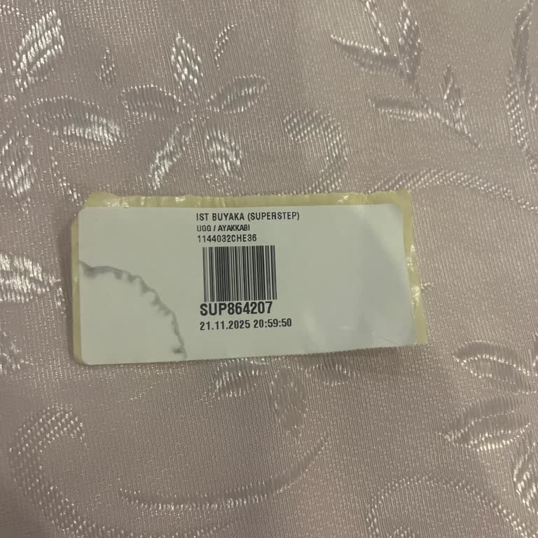 Bir Günlük Kullanımda Deforme Olan Ugg Ayakkabı İçin Çözüm Bulunamıyor: Mağduriyetim Giderilmiyor