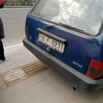 Kaldırımlar Arabalar Yüzünden Kullanılamaz Hale Geldi, Yayalar Mağdur