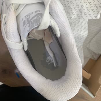 Kusurlu Ayakkabı Ve İlgisiz Satıcı Mağduriyeti