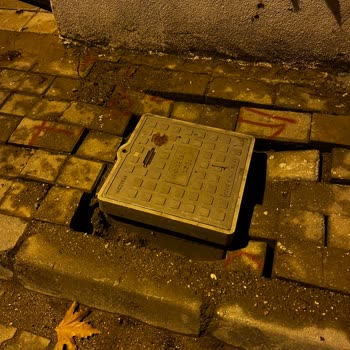 Türk Telekom Kazı Sonrası Güvensiz Kaldırım Ve Onarılmayan Hasarlar Endişelendiriyor!