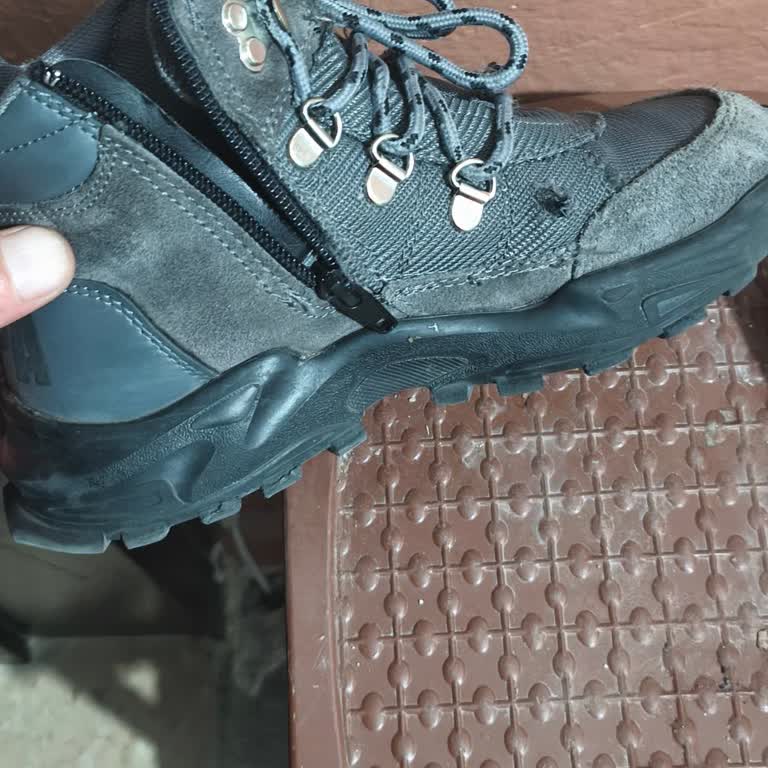 FLO Ayakkabı Kalitesiz Malzeme Ve Taraflı İnceleme Nedeniyle Hayal Kırıklığı