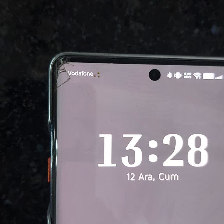 Ultra Dayanıklı Ekran Vaadine Rağmen Kırılan Tecno Camon 40 Pro 5G İçin Mağduriyetimin Giderilmesini Talep Ediyorum