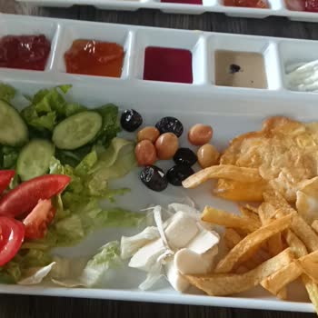 Desotti Kafe'de Yetersiz Ve Kalitesiz Kahvaltı Deneyimi