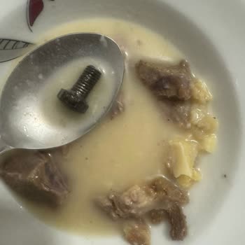 Hazır Çorbanın İçinden Çıkan Metal Parça Sağlığımı Tehdit Etti